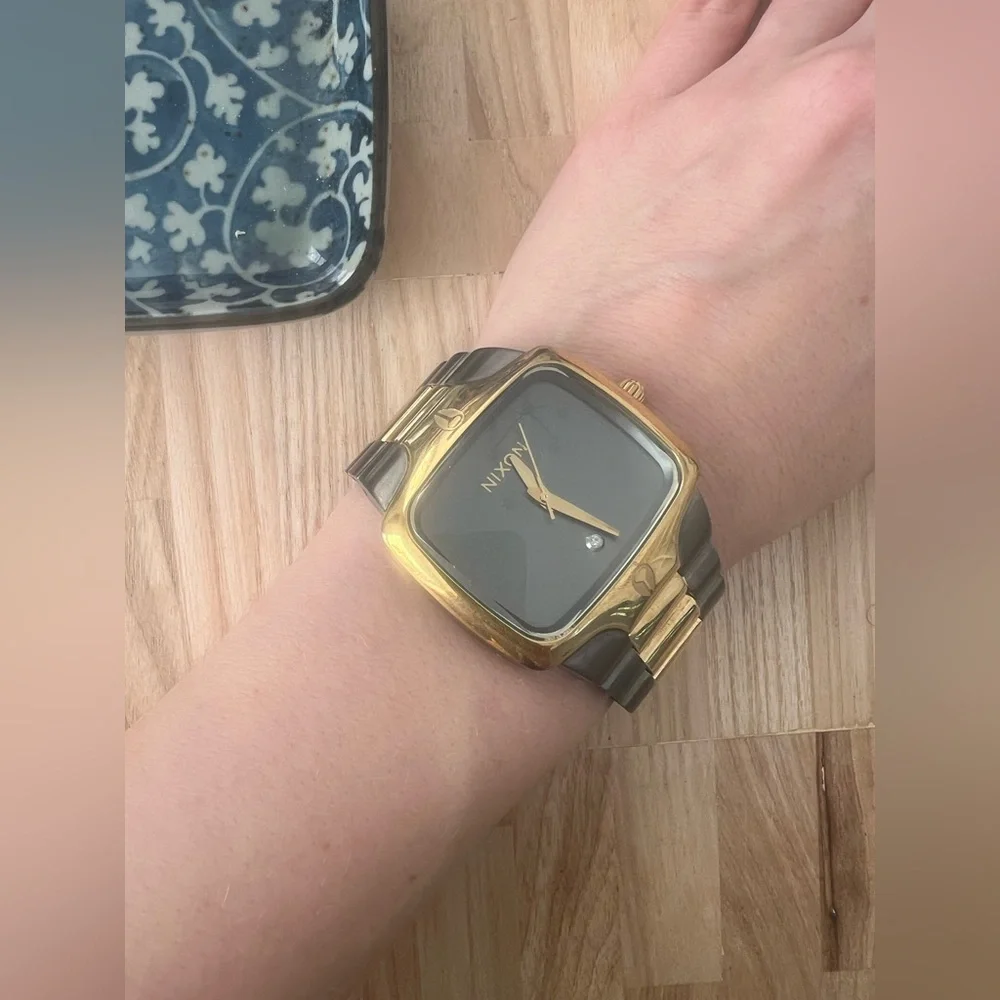 Nixon the player gunmetal gray and gold tone watch NEW BATTERY